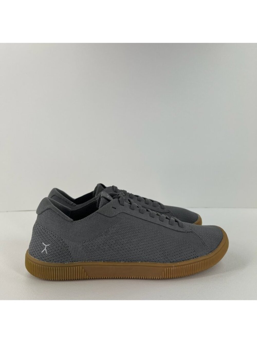Flux Adapt Knit Trainer Shoes Men Size 9 Gum sole Toe Box Low Top Gray